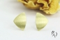 Preview: Kleine dreieckige Ohrstecker aus Gold 585/-