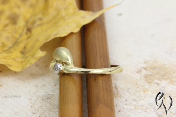 Preview: Zarter Ring aus Gold 333/- mit einem winzigen Diamant