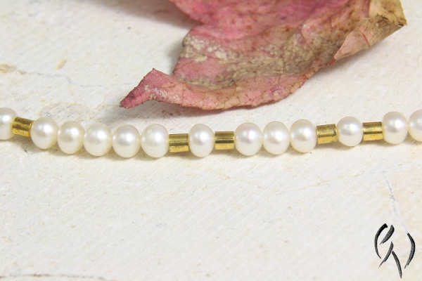 Zarte Süßwasserperlenkette mit vergoldetem Magnetschloß