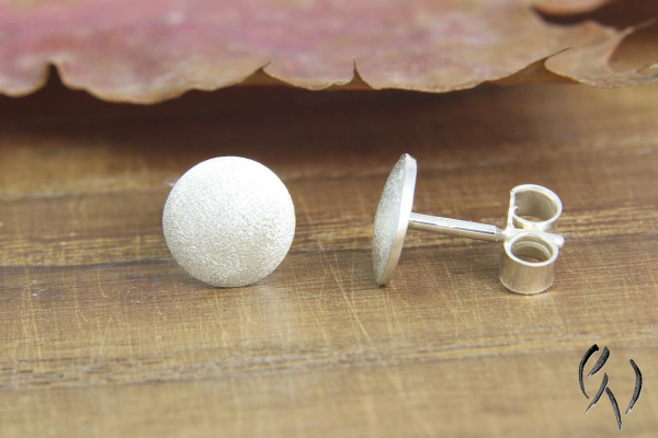 Preview: Ohrstecker Amara, Silber 925/-, Vollmond 7,5 mm, mattgeschlagen