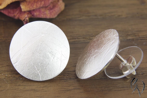 Preview: Ohrstecker Silber 925/-, großer Vollmond, papierstrukturiert