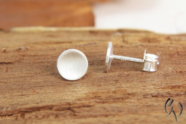 Preview: Ohrstecker Kamal, Silber 925/-, konkaver Vollmond, strichmatt