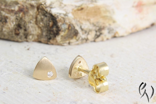 Preview: Minidreieck mit Brillant, strichmatt, Gold 750/-