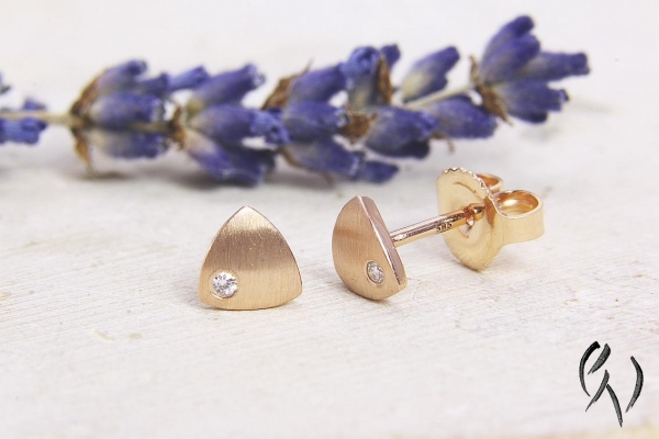 Preview: Minidreieck mit Brillant, strichmatt, Rotgold 585/-