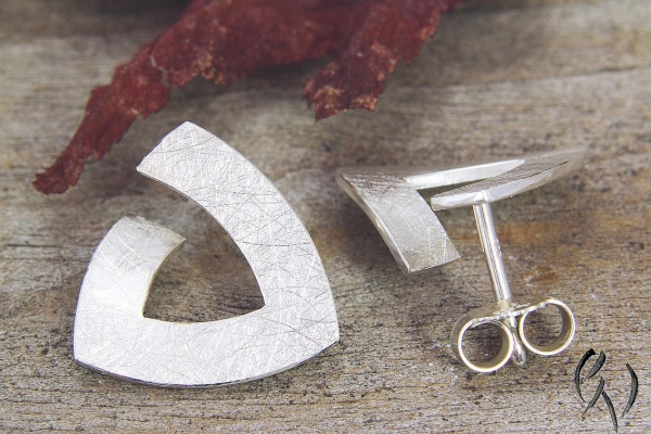 Preview: Ohrstecker Silber 925/-, Triangel, 15 mm, mattgekratzt
