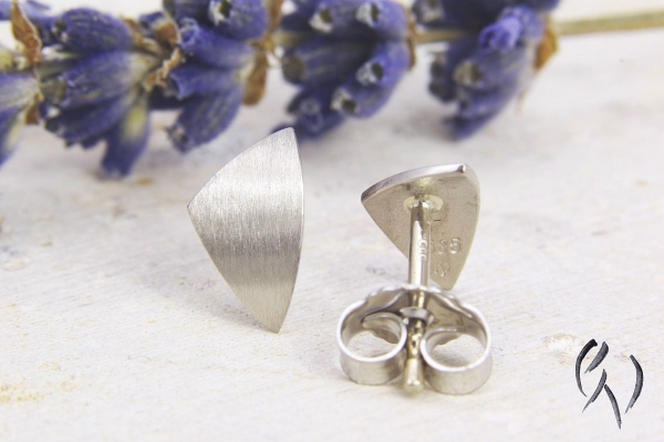 Preview: Ohrstecker Selas, Weißgold 585/-, strichmatt