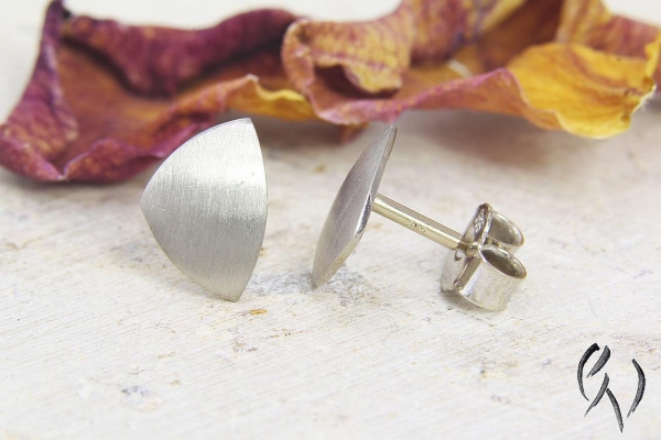 Preview: Ohrstecker Zenai, Weißgold 585/-, strichmatt