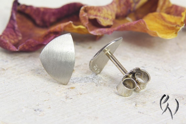 Preview: Ohrstecker Zenai, Weißgold 585/-, strichmatt