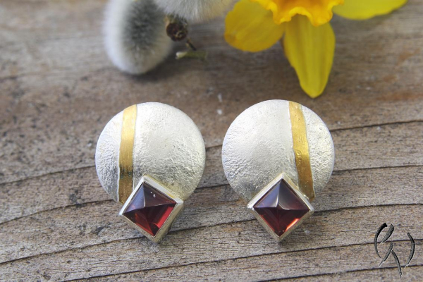 Ohrstecker SIlber mit Granat und Feingold