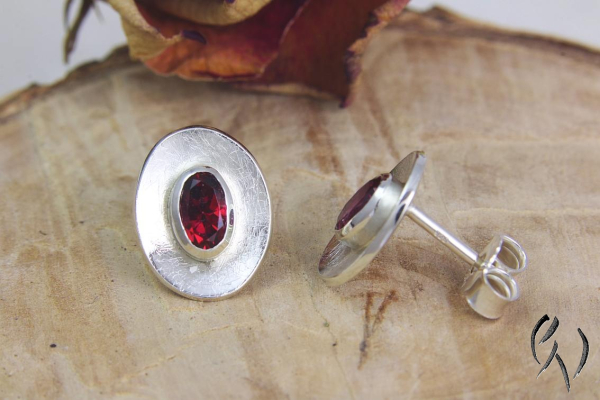 Preview: Ohrstecker Jawaher, Silber 925/- mit rotem Spinell