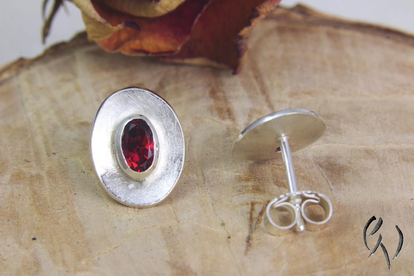 Ohrstecker Jawaher, Silber 925/- mit rotem Spinell