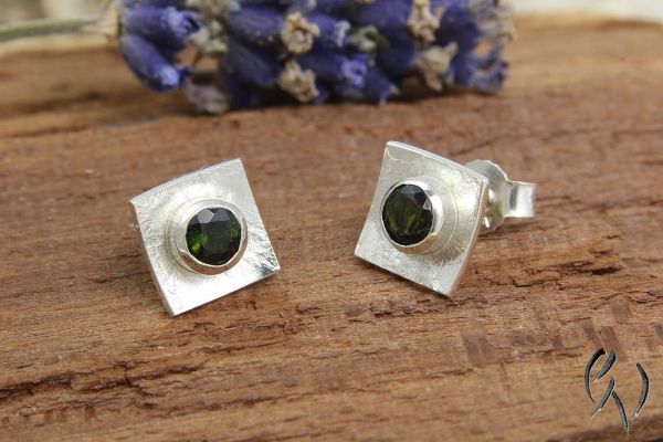 Preview: Ohrstecker Basma, Silber 925/- mit dunkelgrünem Turmalin