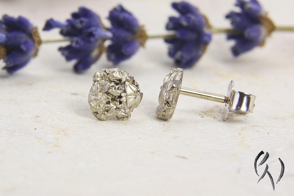 Preview: Ohrstecker Zerknitterte Scheiben 6,5 mm, Weissgold 585/-