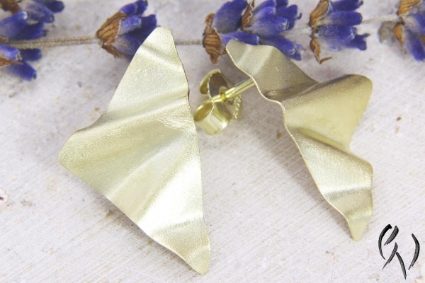 Preview: Geknitterte Ohrstecker Gold 585/-, Dreieck