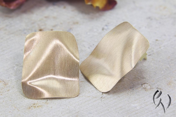 Preview: Geknitterte Ohrstecker Roségold 585/-, Rechteck