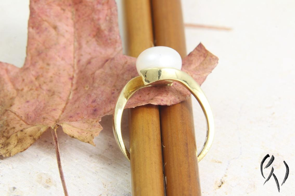Preview: Eleganter Ring aus Gold 585/- mit einer großen Süßwasserperle