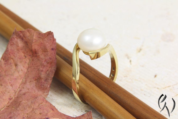 Preview: Eleganter Ring aus Gold 585/- mit einer großen Süßwasserperle