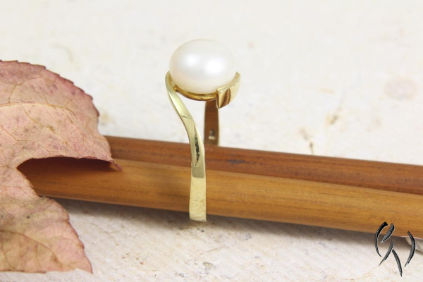 Preview: Eleganter Ring aus Gold 585/- mit einer großen Süßwasserperle