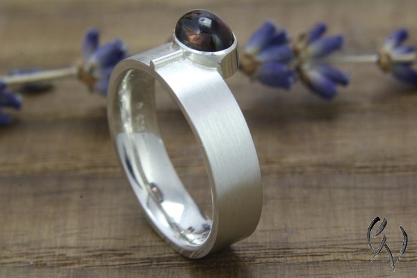 Ring Mitena, Silber mit Turmalin-Cabouchom