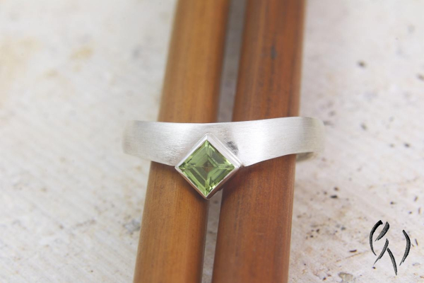 Ring Tamaya, Silber 925/- mit Peridot