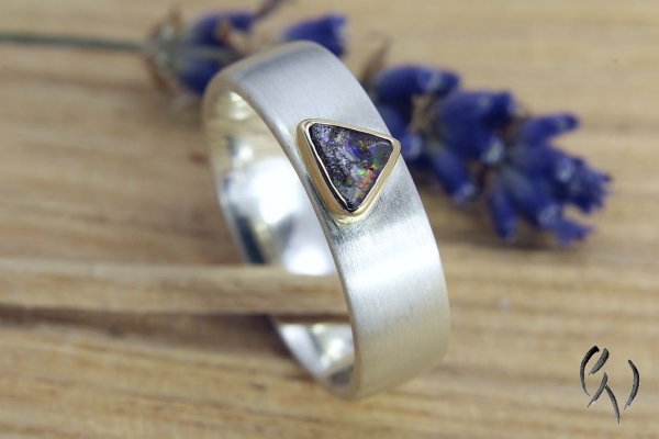 Preview: Ring Mabou, Silber 925/- mit dreieckigem Opal
