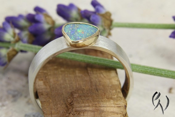 Preview: Ring Mabou, Silber 925/- mit dreieckigem Opal