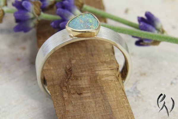 Preview: Ring Mabou, Silber 925/- mit dreieckigem Opal
