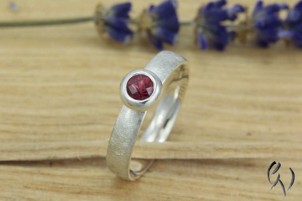 Preview: Ring Ona, Silber 925/- mit pinkfarbenem Turmalin