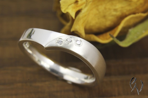 Preview: Ring Delaila, Silber 925/- mit drei Zirkonia
