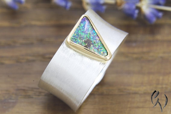 Preview: Ring Raeka, Silber 925/- mit dreieckigem Boulderopal in Gold 750/- gefasst