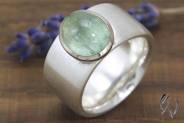 Preview: Ring Atris, Silber 925/- mit wasserblauem Turmalin-Cabouchon