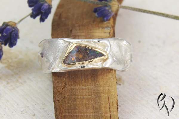 Schöner, unregelmäßiger Ring aus Silber mit einem Boulderopal
