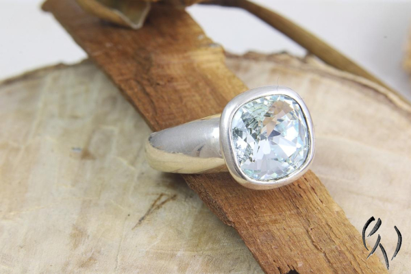 Preview: Ring aus Silber mit Feingold und Brillant