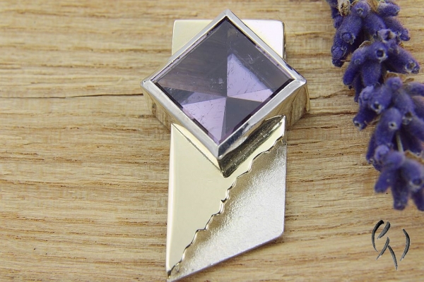 Anhänger Gold und Silber mit großem, quadratischen Turmalin