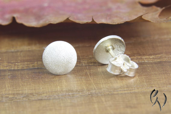 Ohrstecker Amara, Silber 925/-, Vollmond 7,5 mm, mattgeschlagen