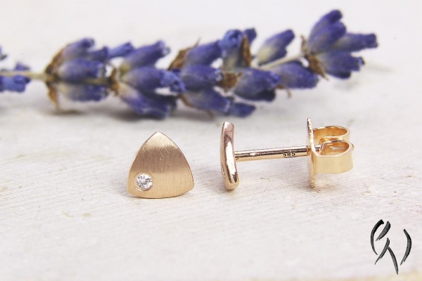 Minidreieck mit Brillant, strichmatt, Rotgold 585/-