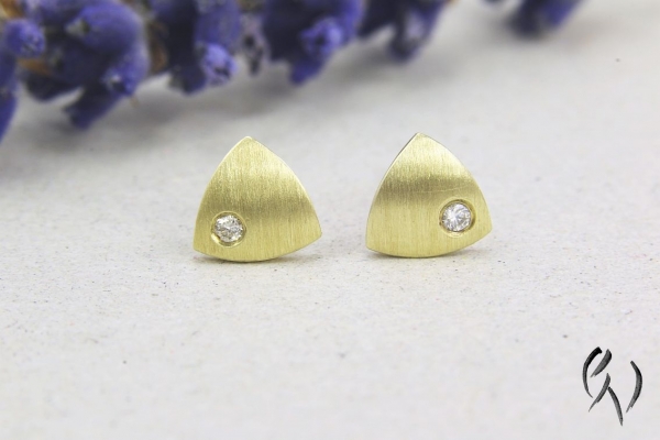 Minidreieck mit Brillant, strichmatt, Gold 585/-