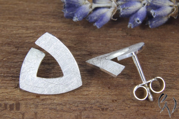 Ohrstecker Silber 925/-, kleine Triangel, 12,5 mm, mattgekratzt