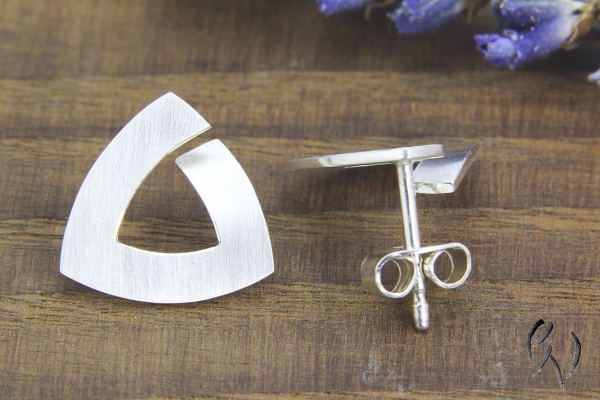 Ohrstecker Silber 925/-, kleines Triangel, 12,5 mm, strichmatt