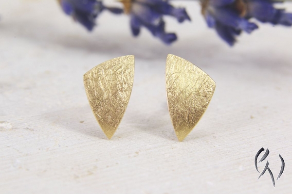 Kleine dreieckige Ohrstecker aus Gold 750/-