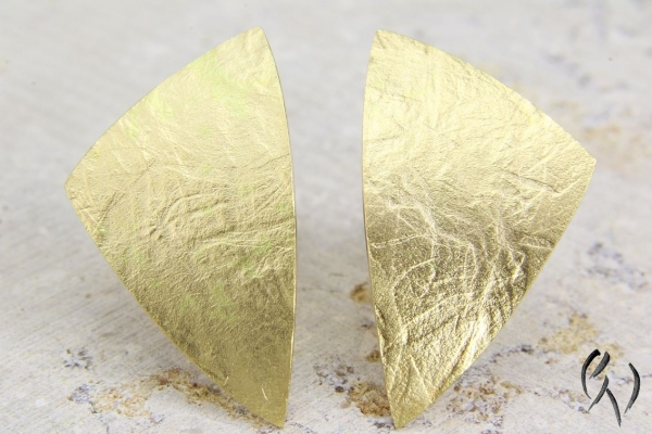 Große dreieckige Ohrstecker ais Gold
