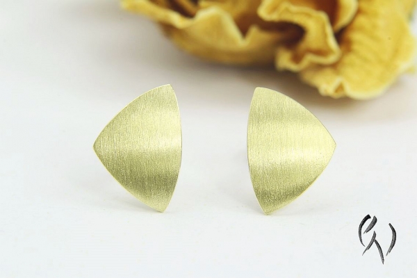 Kleine dreieckige Ohrstecker aus Gold 585/-