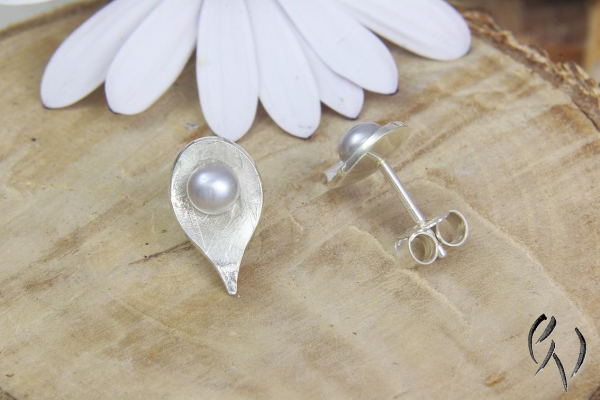 Ohrstecker Rhea, Silber 925/- mit grauer Süßwasserperle