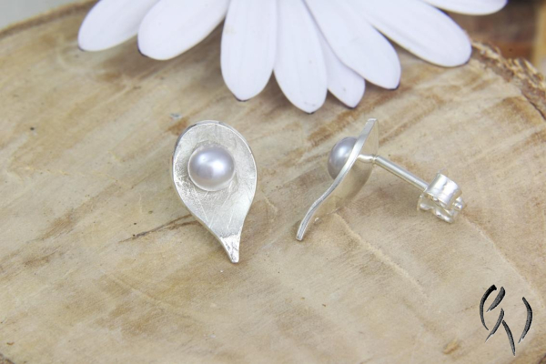 Ohrstecker Rhea, Silber 925/- mit grauer Süßwasserperle