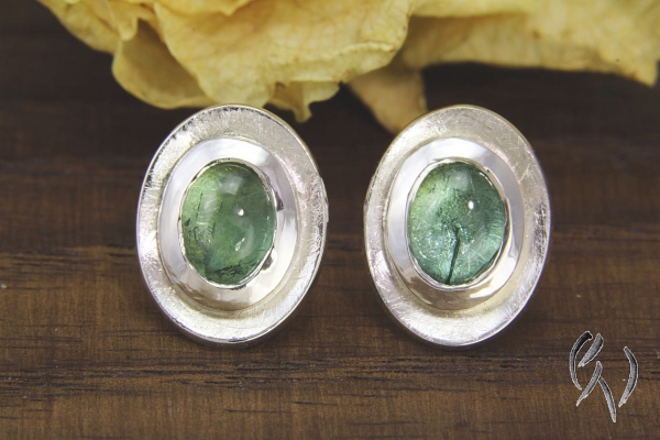 Ohrstecker SIlber mit hellblauem Turmalin-Cabouchon