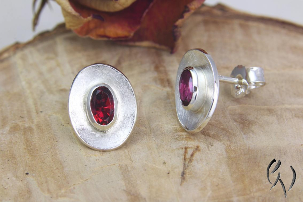 Ohrstecker Jawaher, Silber 925/- mit rotem Spinell