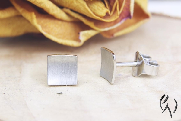 Ohrstecker Nathia, Platin 950/-, strichmatt