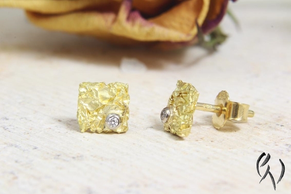 Ohrstecker Gold 750/-, Kleine zerknitterte Quadrate, 6,5 mm mit Brillant