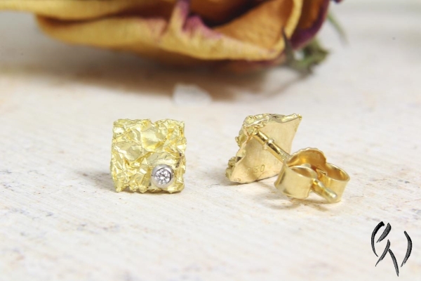 Ohrstecker Gold 750/-, Kleine zerknitterte Quadrate, 6,5 mm mit Brillant