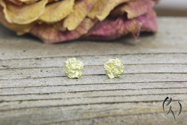 Zerknitterte Ohrstecker Gold